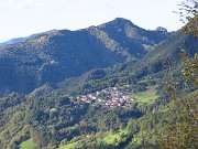 11 Zoom su Lepreno, frazione di Serina, ai piedi del Monte GIoco a dx e con vista sul Monte Rabbioso a sx